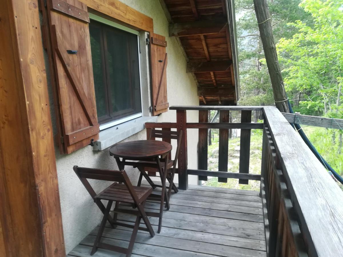Chambre Les Ormes Enchastrayes Екстериор снимка